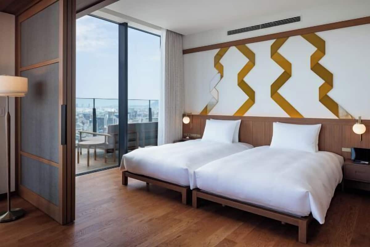 1 habitación, artículos del minibar gratis y cortinas blackout