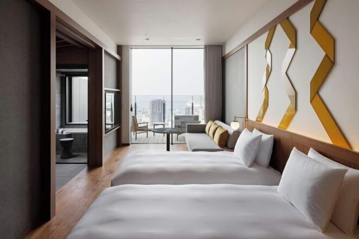 1 habitación, artículos del minibar gratis y cortinas blackout