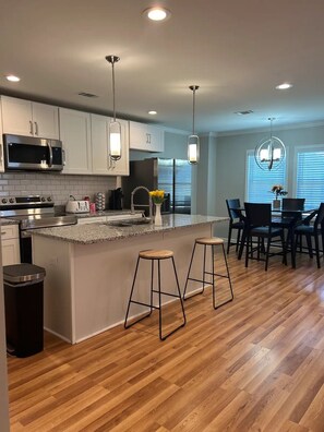 Fridge, microwave, oven, stovetop - Charming 3-bedroom house with AC and WiFi with work space in heart of Atlanta! (Atlanta)