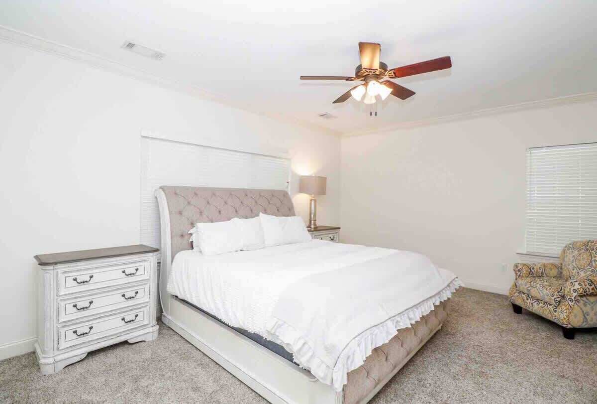 3 bedrooms, iron/ironing board, WiFi, bed sheets