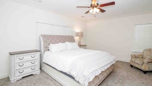 3 habitaciones, tabla de planchar con plancha, wifi y ropa de cama