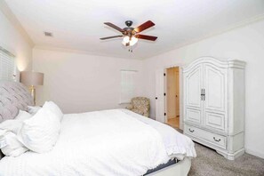 3 bedrooms, iron/ironing board, WiFi, bed sheets