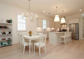 Dining - Amelia Guesthouse | Best Playoff Weekend Rate (Oxford)