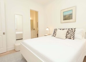 3 bedrooms, iron/ironing board, WiFi, bed sheets - Amelia Guesthouse | Best Playoff Weekend Rate (Oxford)