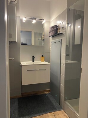 Shower, hair dryer, towels, toilet paper