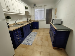 Fridge, oven, coffee/tea maker, toaster