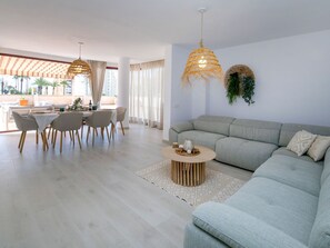 TV - Coral Beach by Interhome (Calpe/Calp)