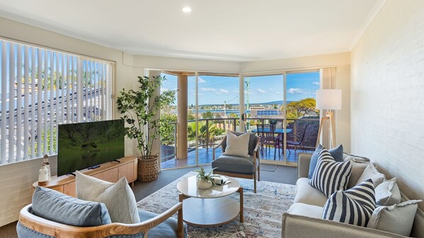 TV - Baywatch 3 - Best Location & A View! (Merimbula)