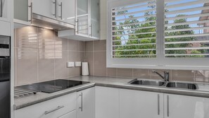 Fridge, microwave, oven, coffee/tea maker - Seaspray - Great Fishpen Location! (Merimbula)