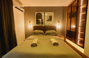 1 bedroom, in-room safe, iron/ironing board, WiFi - Luxury Condo, steps from Lekki Phase 1 (lagos)