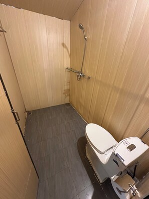 Family Double or Twin Room | Bathroom - Phong Nam Station (Trung Khanh)