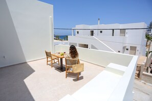 Junior Suite | Terrace/patio - La Maltese Boutique Paros (Paros)