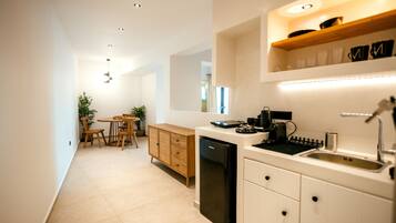 Suite – superior, sjøvendt | 1 soverom, safe på rommet, skrivebord og blendingsgardiner