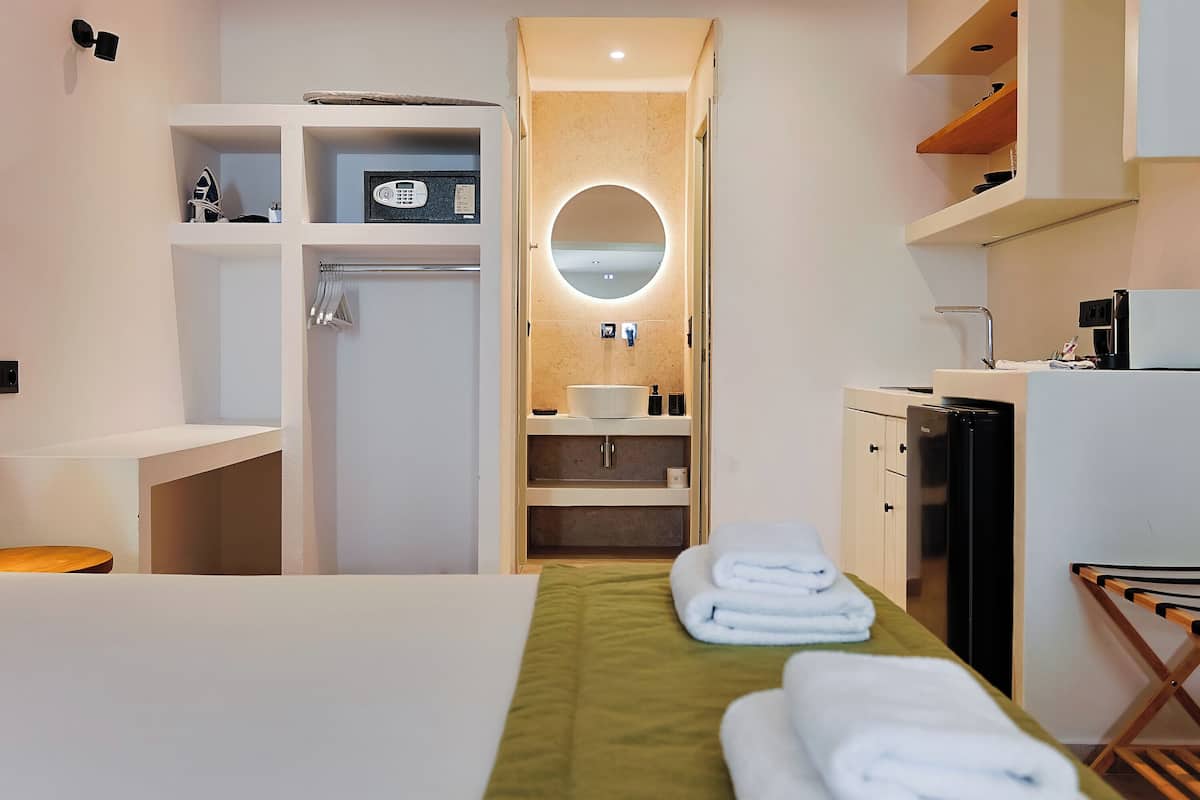 Chambre Standard | Cuisinette privée | Mini-réfrigérateur, cafétiÚre à espresso, cafetiÚre-théiÚre
