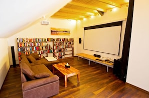 Télévision, jeux vidéo, livres, médiathèque