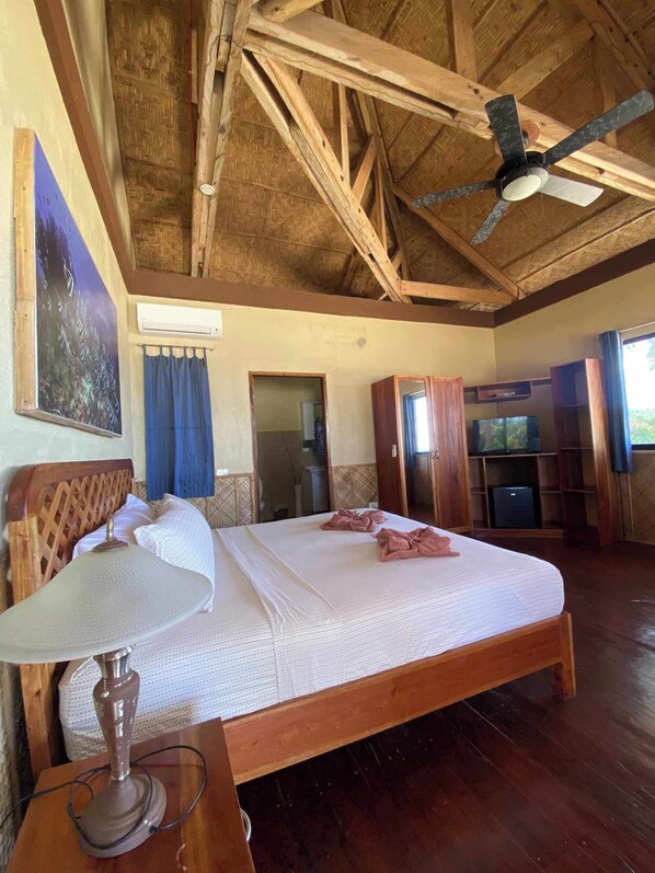 Room - Kaylaa Beach Resort and Blackeye Brewing (Dimiao)