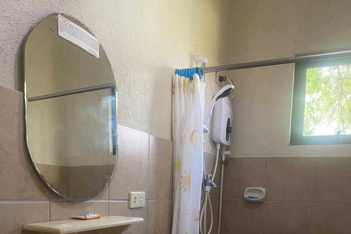 Standard Suite, Balcony, Beach View | Bathroom