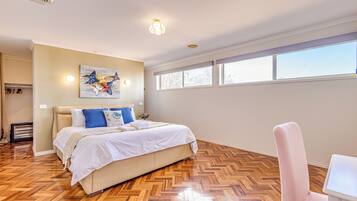 5 bedrooms, iron/ironing board, free WiFi