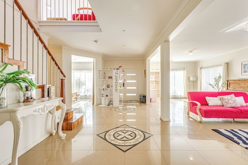 StayAU Family Home in Caroline Springs