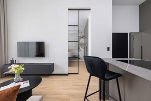 Apartment, 1 Bedroom, Kitchen | Living room | 50-inch Smart TV with digital channels - Modern Apartment by Renters (Katowice)
