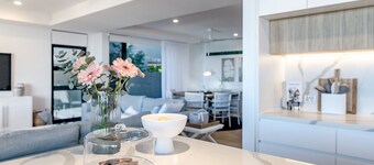 The Hamptons Lake House Noosa Heads Luxury House