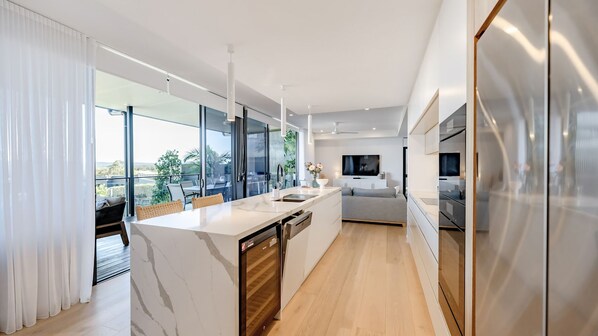 Interior - The Hamptons Lake House Noosa Heads Luxury House (Noosa)
