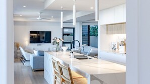 Smart TV - The Hamptons Lake House Noosa Heads Luxury House (Noosa)