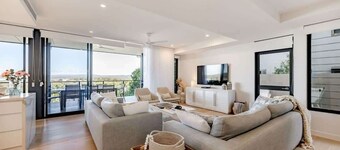 The Hamptons Lake House Noosa Heads Luxury House