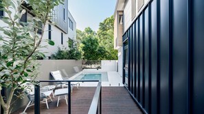 Pool - The Hamptons Lake House Noosa Heads Luxury House (Noosa)