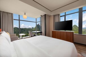 Room, 1 King Bed, Mountain View | In-room safe, soundproofing