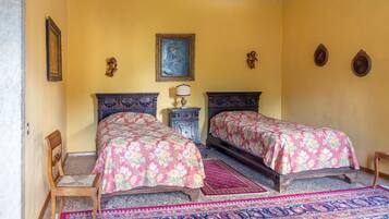 3 Schlafzimmer, Schreibtisch, Bügeleisen/Bügelbrett, WLAN