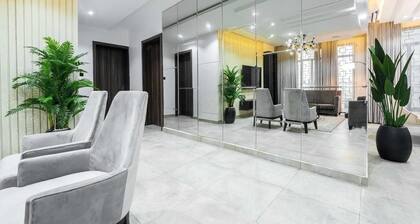 Vic & J Lounge and Hotel