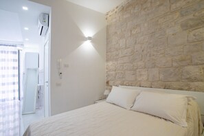 1 habitación, tabla de planchar con plancha, wifi y ropa de cama