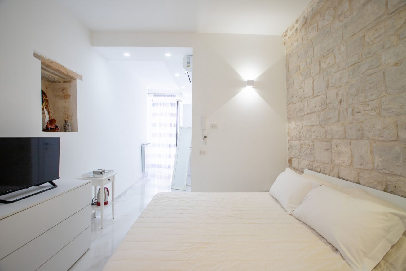 1 bedroom, iron/ironing board, internet, bed sheets