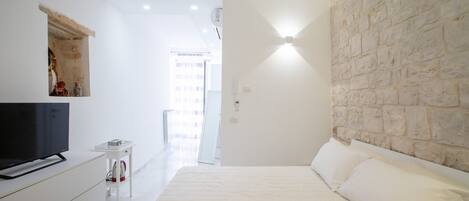 1 bedroom, internet, bed sheets