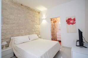 1 dormitorio, tabla de planchar con plancha, Internet y ropa de cama