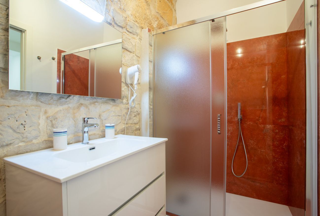Doccia, asciugacapelli, bidet, asciugamani