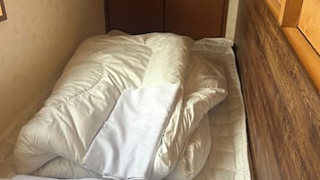 Dormitorio compartido básico, para no fumadores (8 people) | 1 habitación, espacio para trabajar con laptop y wifi gratis