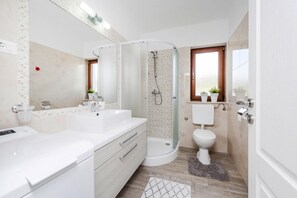 Villa | Bathroom