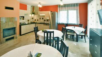 Villa | Dining
