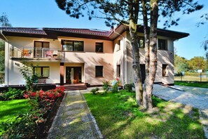 Villa | Exterior - Villa in Mielno Near Seaside Beach (Mielno)