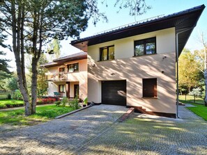 Villa | Exterior - Villa in Mielno Near Seaside Beach (Mielno)