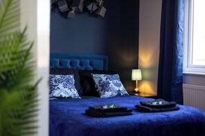 3 bedrooms, desk, iron/ironing board, free WiFi - Leeds 3 Bed 2.5 Bath - Parking/WiFi/Pool Table/Self Check-in (Leeds)