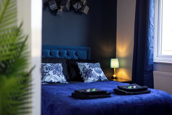 3 habitaciones, escritorio, tabla de planchar con plancha y wifi gratis