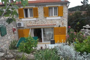 Exterior - Apartments Sunce - One Bedroom Apartment With Terrace and Sea View (Murter-Kornati)