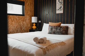 3 室のベッドルーム、アイロン / アイロン台、WiFi (無料)、ベッドシーツ