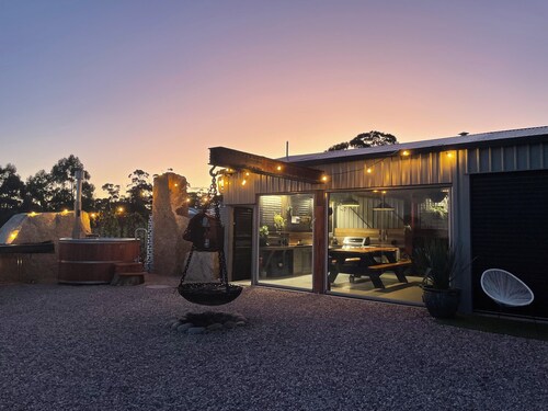 Humbug Views - Bunk House & Hot Tub!