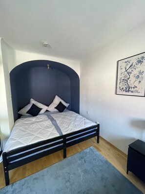 3 bedrooms, iron/ironing board, travel cot, WiFi