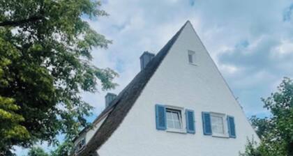 Renoviertes Altstadthaus mit großen Aussenbereich und Terrasse mit Feuerstelle