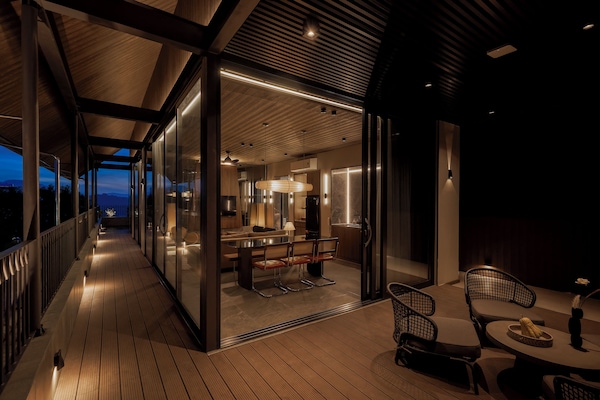 Leilighet – premium, utsikt mot høyde | Oppholdsområde | Smart-TV